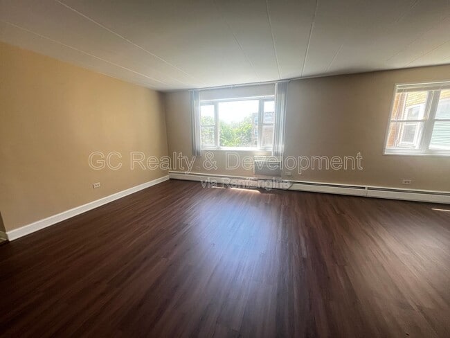 Building Photo - 6160 N Damen Ave