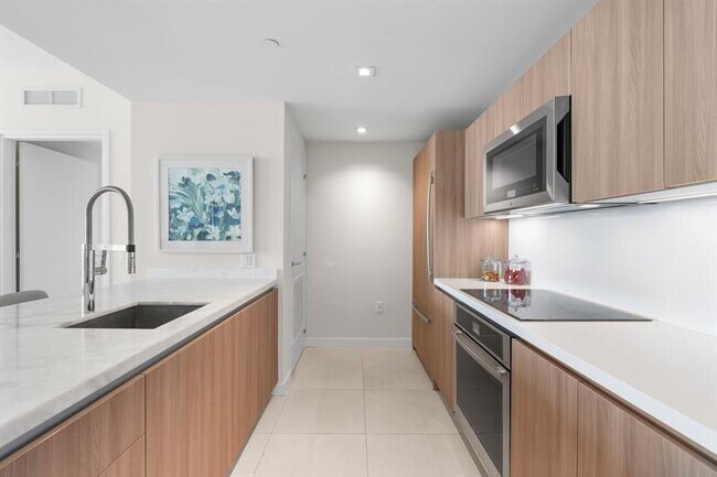 Foto del edificio - 401 N Birch Rd