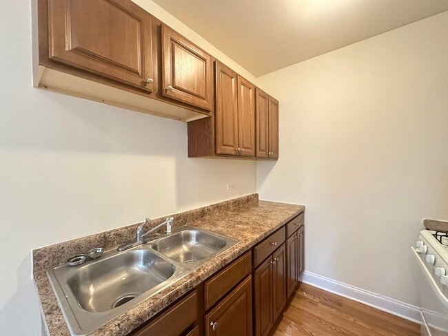 Building Photo - 2600 N Kimball Ave