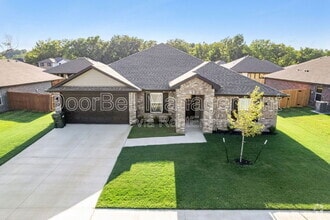 Building Photo - 2709 Stonecreek Dr
