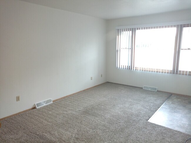 Building Photo - Now leasing for May 2026! Four Bed/Two Bath