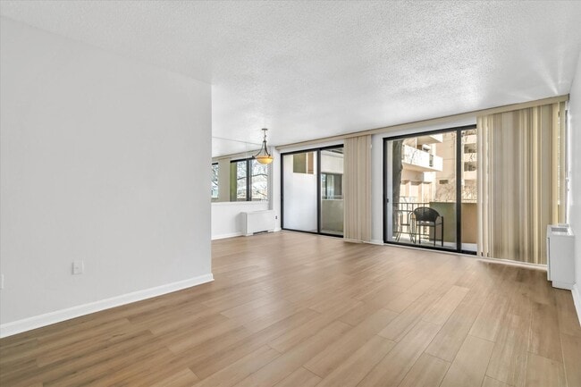 Building Photo - 4141 Henderson Rd