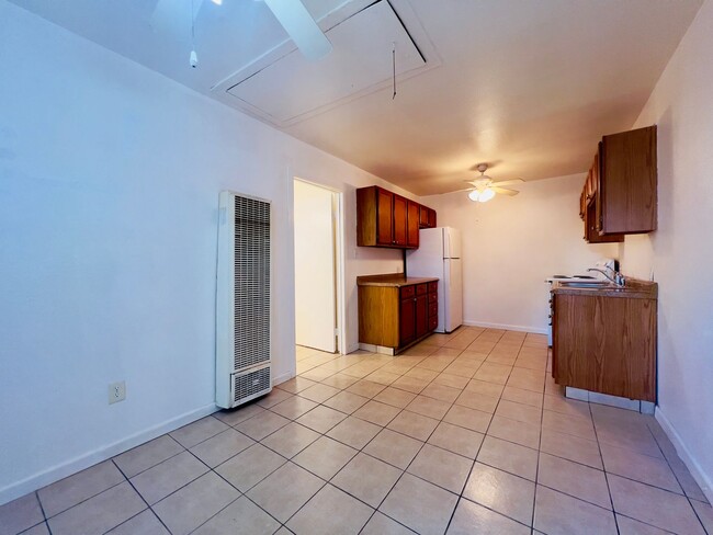 Building Photo - 1/1 Back Available House near Texas Tech