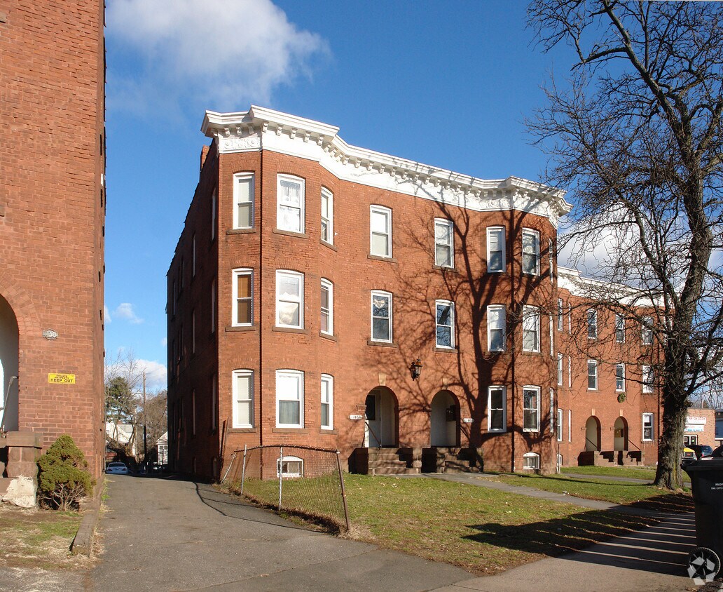Primary Photo - 144-146 New Britain Ave