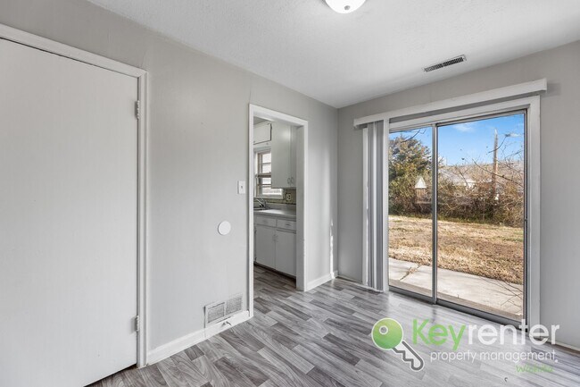 Foto del edificio - 2 weeks FREE RENT! Cute 3 bedroom house near shopping, restaurants, and WSU