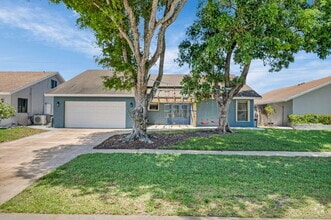 Building Photo - 7515 San Mateo Dr E