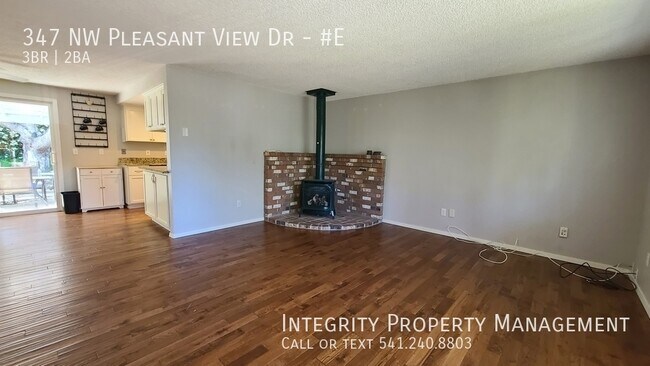 Foto del edificio - 347 NW Pleasant View Dr