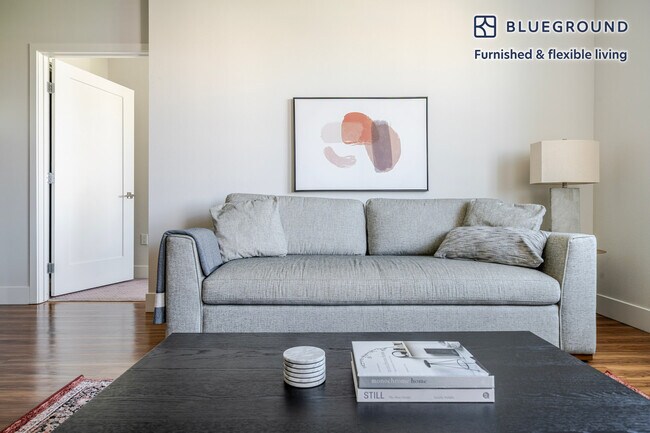 Foto del edificio - 13350 Pacific Pl