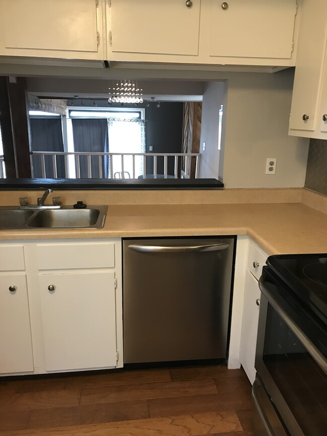 Building Photo - 5622 Clarke Address