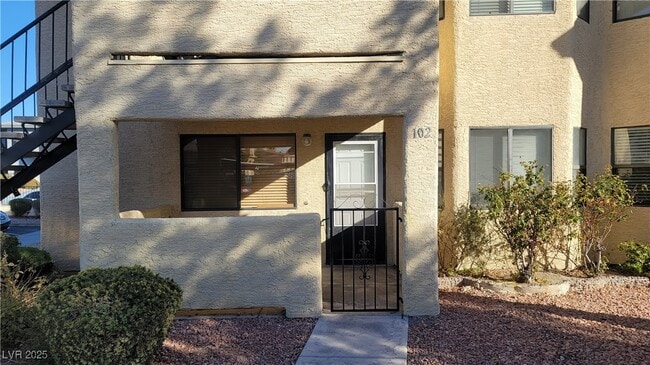 Building Photo - 1209 N Buffalo Dr