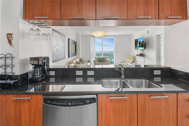 Building Photo - 1800 N Bayshore Dr