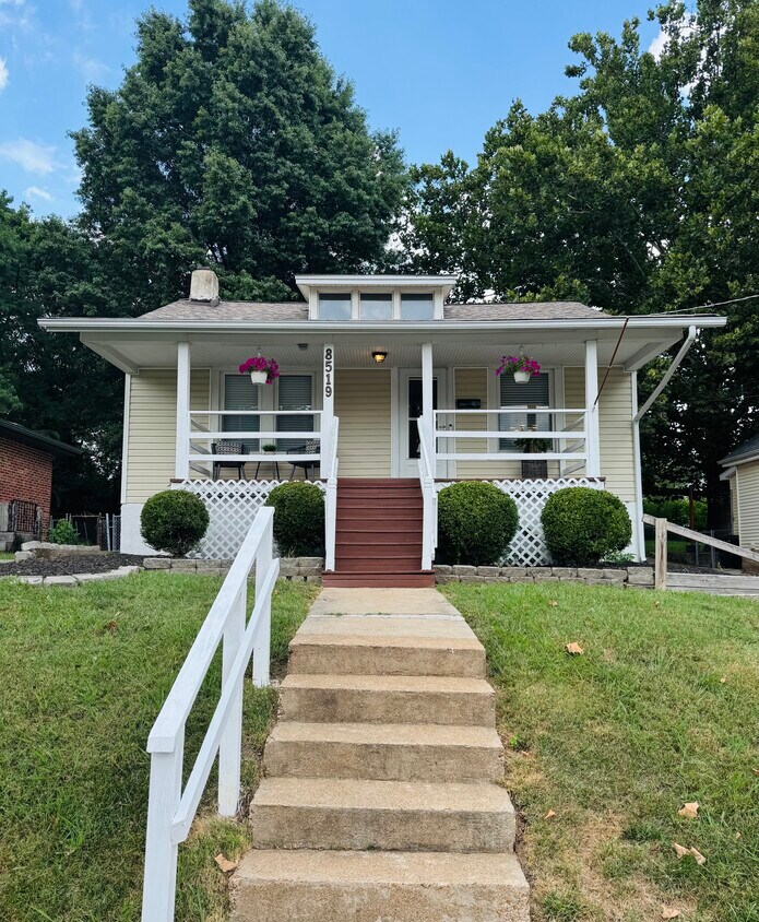 Foto principal - 8519 Florence Ave