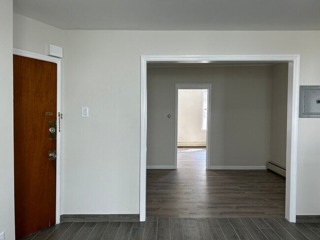 Building Photo - 75 Colgate St