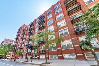 Building Photo - 420 S Clinton St