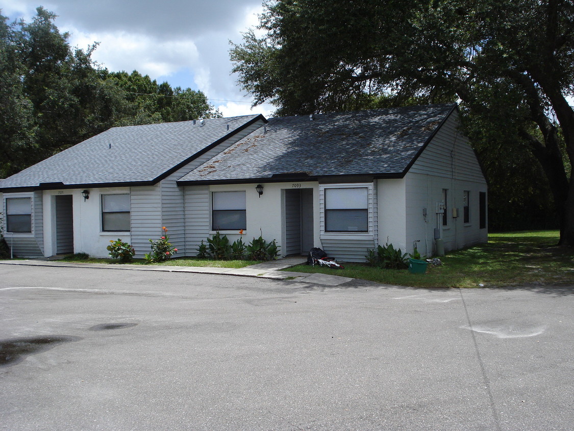 Building Photo - Parkwood Apartment Homes