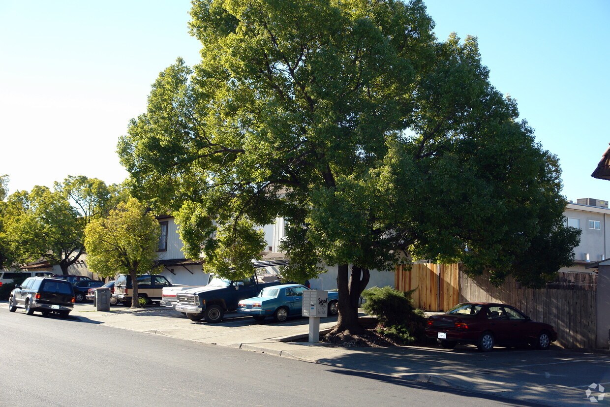 Building Photo - 1373 Callen St