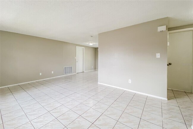 Foto del edificio - 2115 Harrison Dr