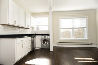 Building Photo - 321 Kedzie St