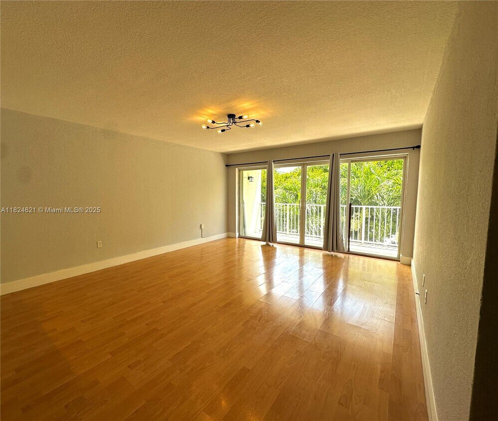 Foto principal - 7701 N Kendall Dr