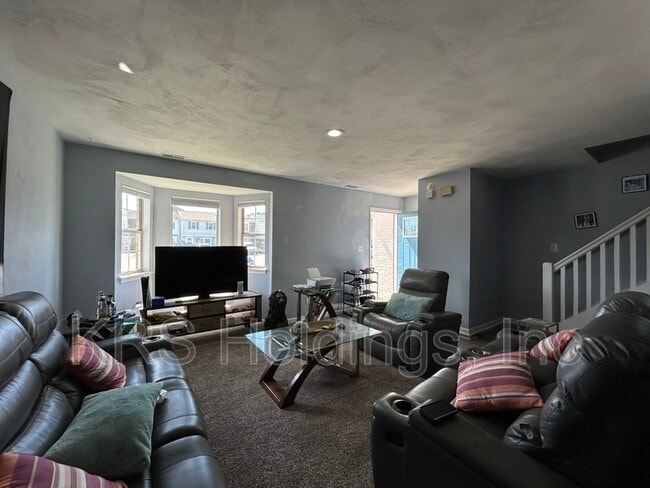Photo - 1652 Fairfax Dr House