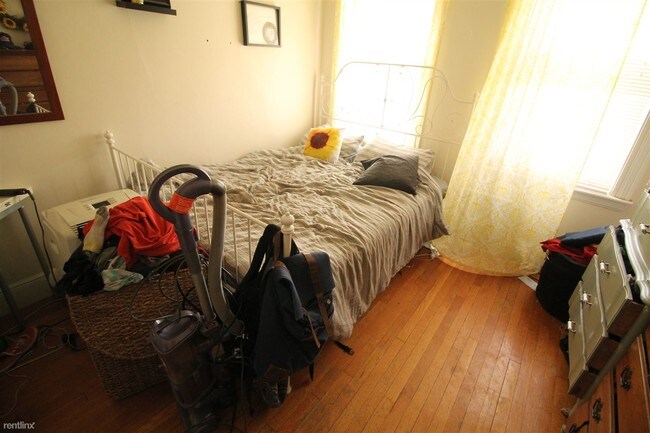 Building Photo - 32 Sidlaw Rd