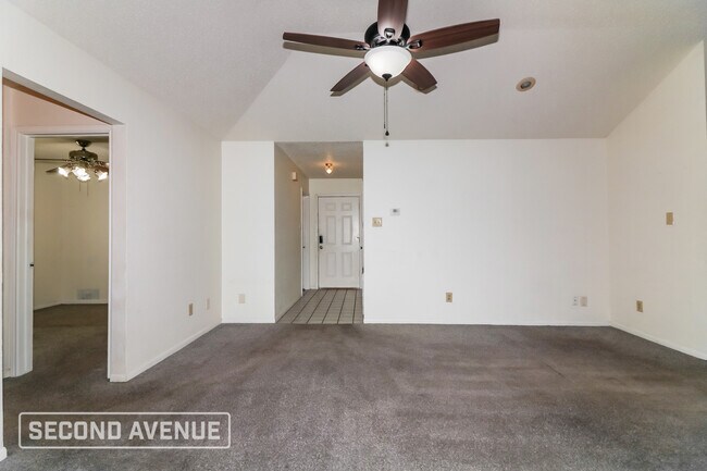 Foto del edificio - 7818 Impala Dr