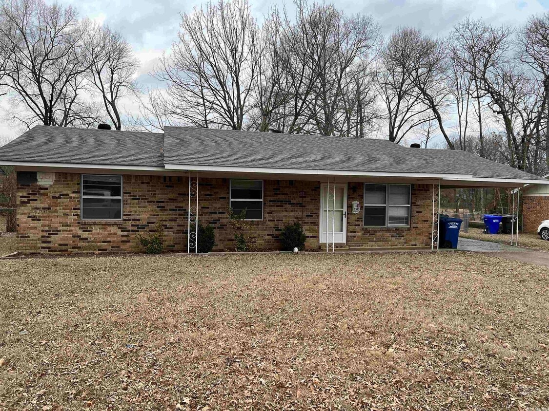 1313 Sunset Dr, Conway, AR 72034 House Rental in Conway, AR