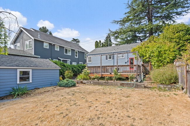 Building Photo - 3012 35th Ave W