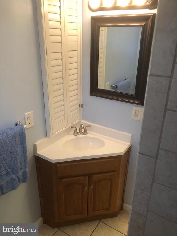 5415 King Ave Unit A, Pennsauken Township, NJ 08109 Room for Rent in