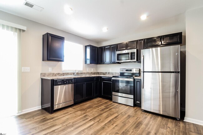 Building Photo - 6 Castlebrook Dr