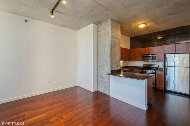 Building Photo - 235 W Van Buren St