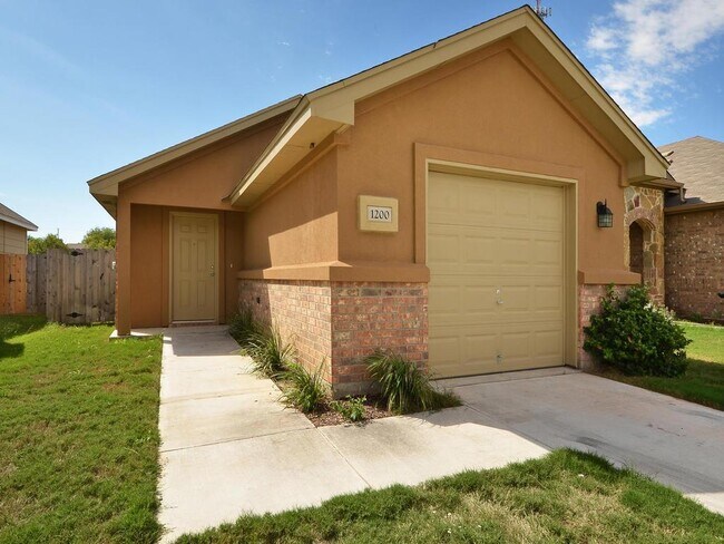 Foto del edificio - 1200 Brendon Lee Lane