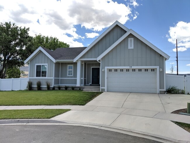 Building Photo - **Charming Rental Home in Highly Desirable...