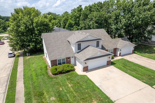 Building Photo - 5001-5003 Carrie Ridge Dr.