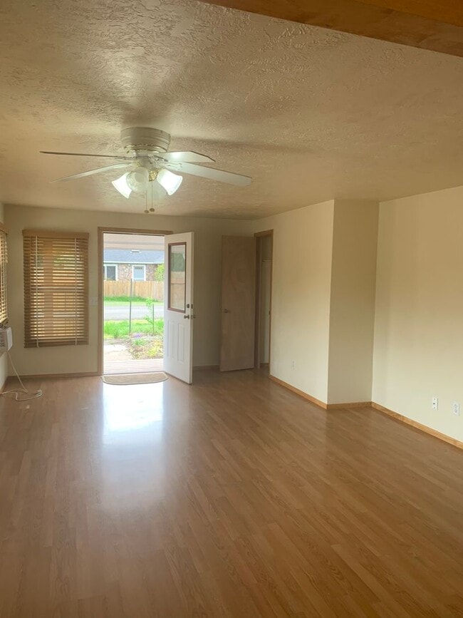 Building Photo - 5265 SW Secher Ln