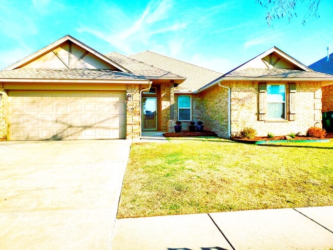 Building Photo - 605 SW 149th Pl