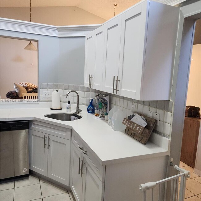 Foto del edificio - 223 SW 159th Terrace