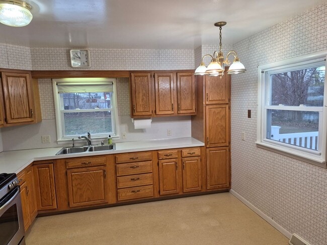 Building Photo - Charming 2-Bedroom Home with Bonus Room & Large Yard