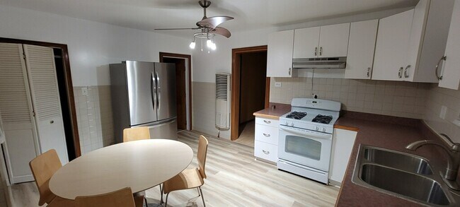 Foto del edificio - 2421 W Palmer St