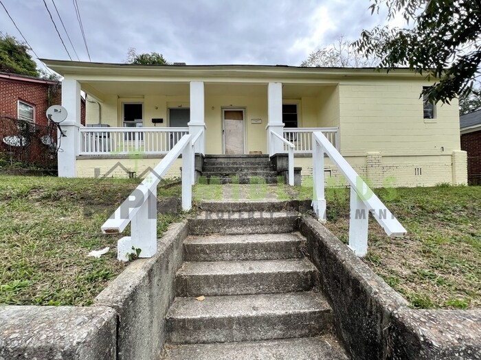Primary Photo - 1108 1/2 Tree Street