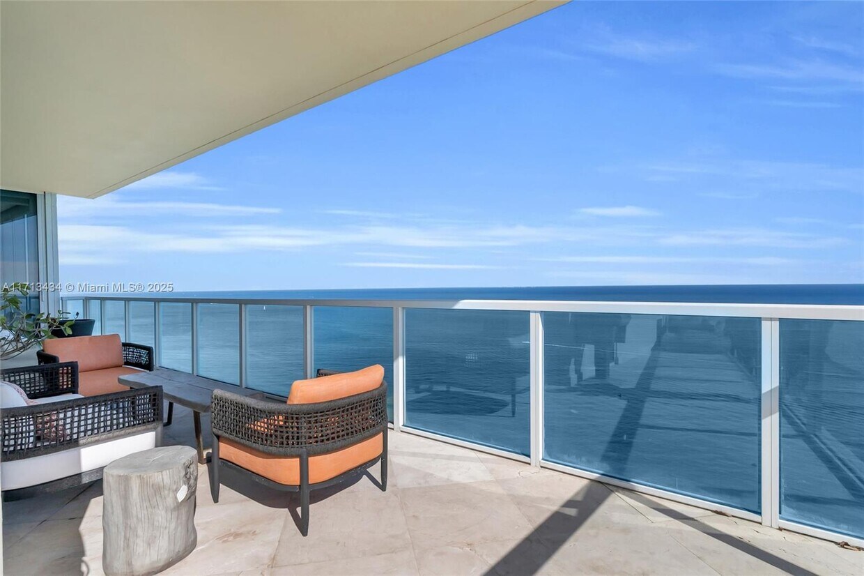 Primary Photo - 16699 Collins Ave