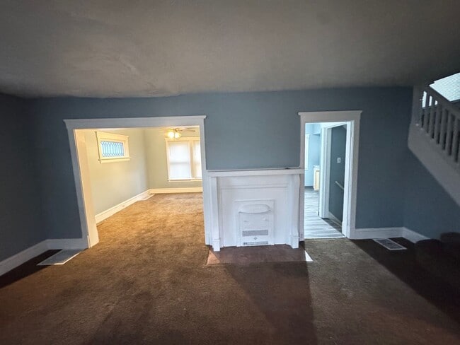 Building Photo - Charming 3-Bedroom Property in Prime Location