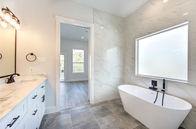 Foto del edificio - 3714 Mainer St