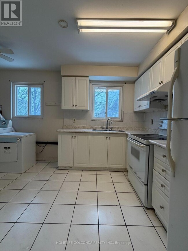 Building Photo - 81 Sexton Crescent