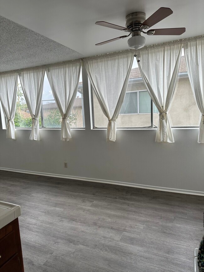 Building Photo - 4201 McLaughlin Ave