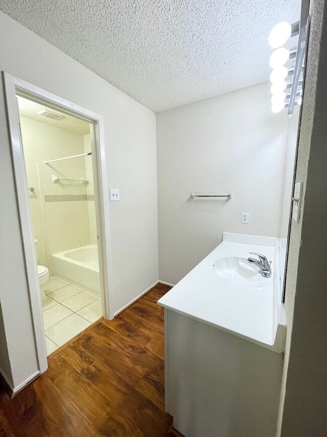 Foto del edificio - 2710 Grants Lake Blvd