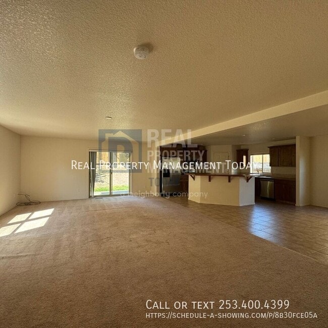 Building Photo - 3611 Loren St NE