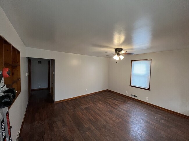 Building Photo - 1314 E Lawrence St