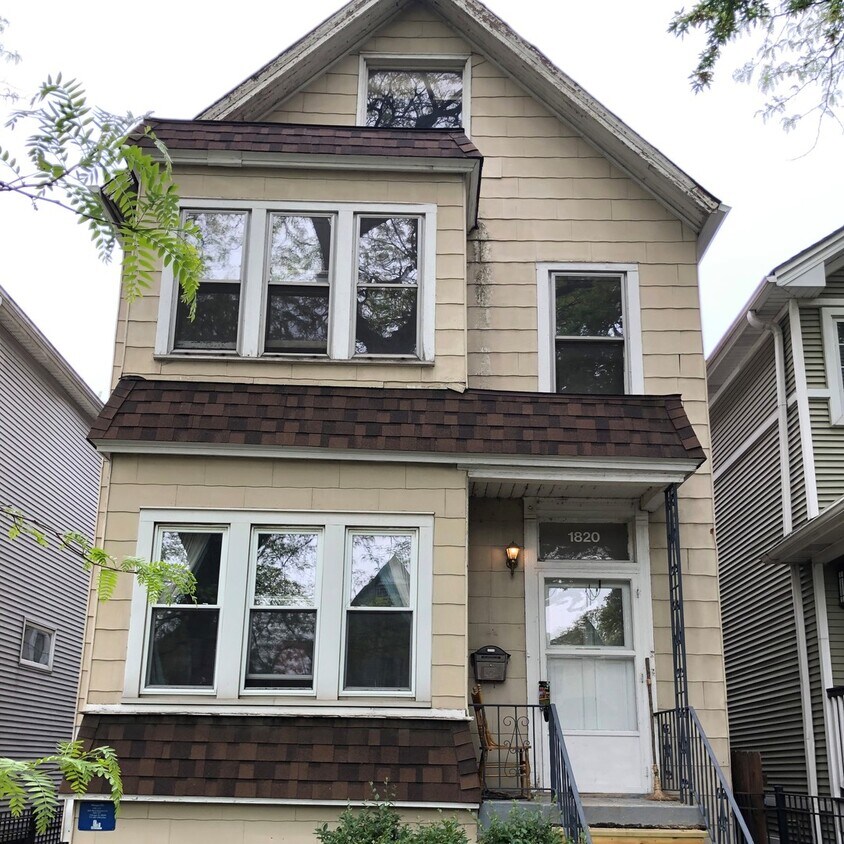 Primary Photo - 1820 W Fletcher St