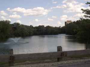Foto del edificio - 5512 E Lake Dr